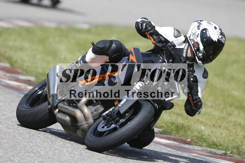 /Archiv-2025/09 22.04.2025 Cornu Master School ADR/rot-rouge/38